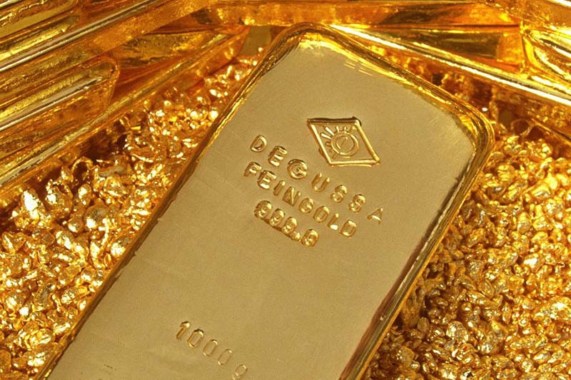 Gold price hits new record with Rs 121,600 per tola