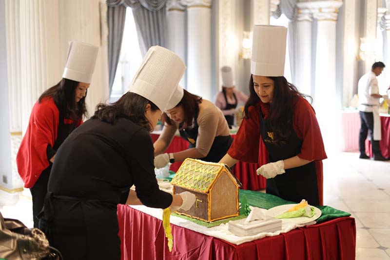 Hotel Yak & Yeti hosts Gingerbread House decorations