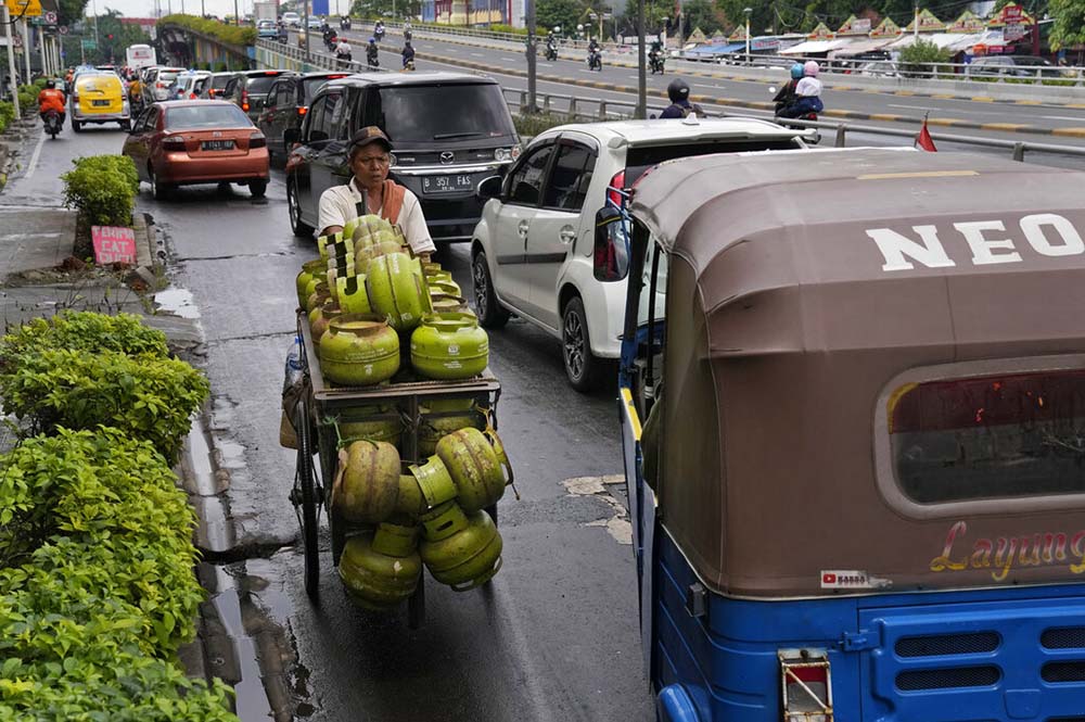 Indonesia&#8217;s capital is sinking, polluted and now moving to island of Borneo