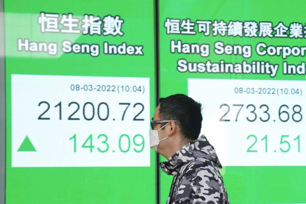 World markets mixed after rout on Wall St; oil prices climb