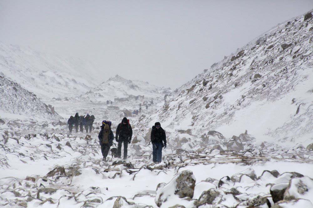 Over 400 climbers obtain permit for Mt Everest