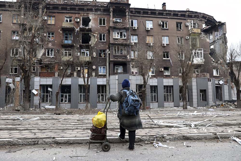 Ukraine defiant as key port Mariupol teeters on brink