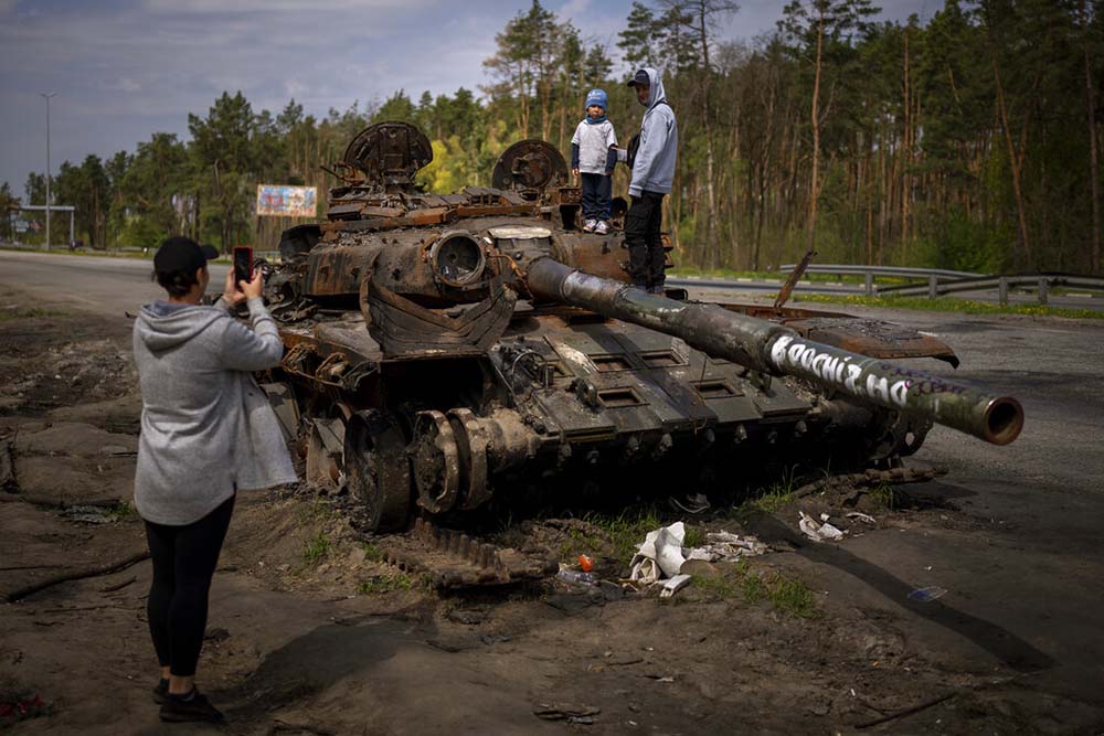 Russia presses Ukraine assault as Putin marks Victory Day