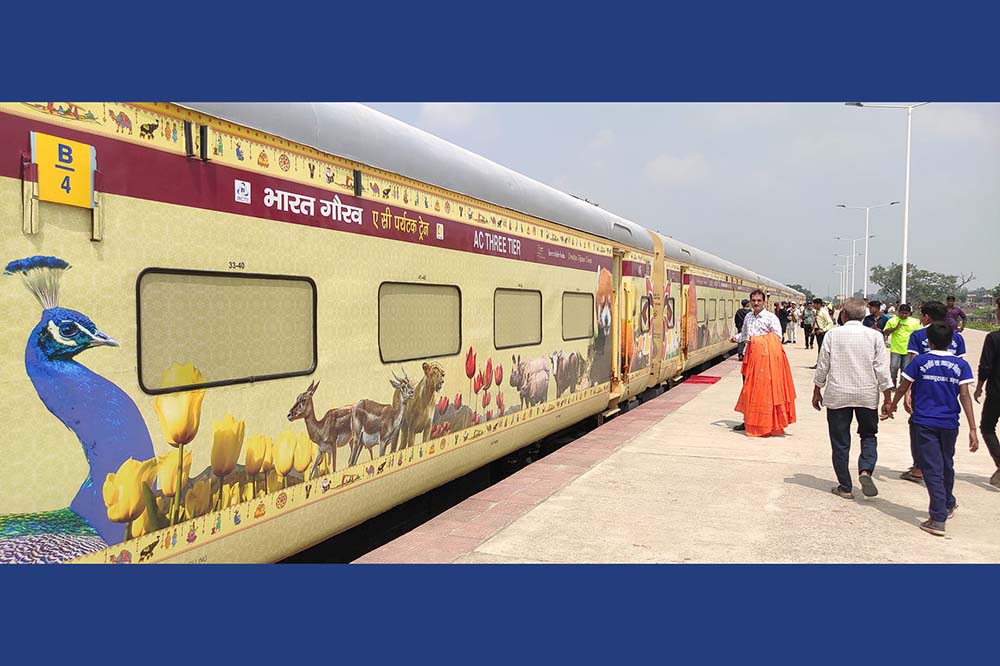 &#8216;Bharat Gaurav AC Tourist Train&#8217; arrive in Janakpur; tourists welcomed
