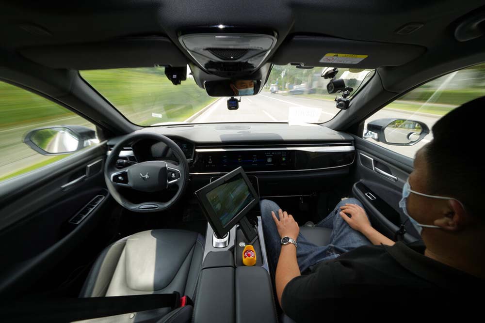 China’s Baidu races Waymo; GM to develop self-driving cars