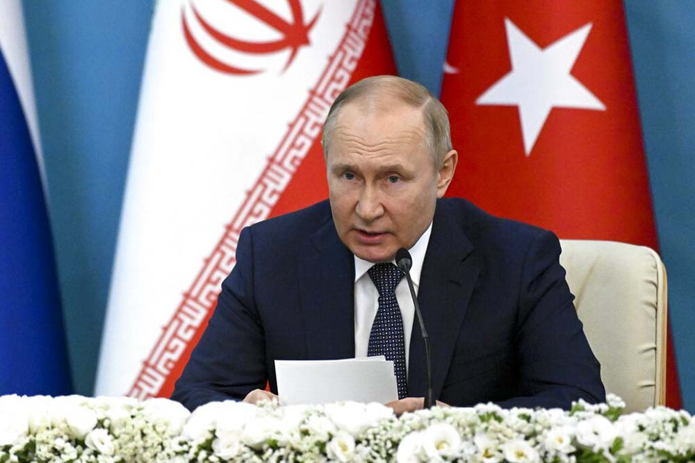 Putin warns EU that gas supplies could keep dwindling