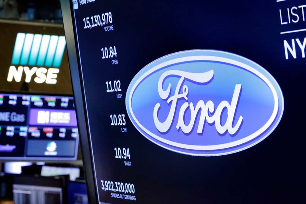 Ford shuffles management, seeks new global supply chain head