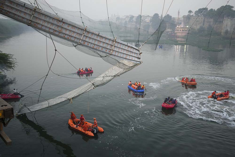 Suspension bridge collapse kills at least 132 in India