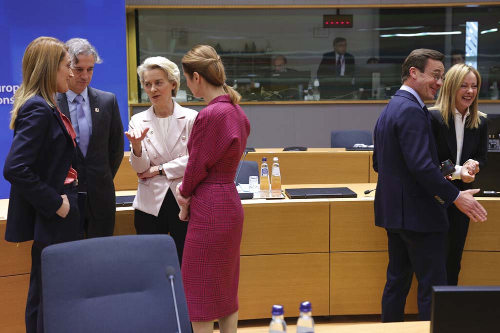 EU leaders seek to stand up to US and avoid trade war