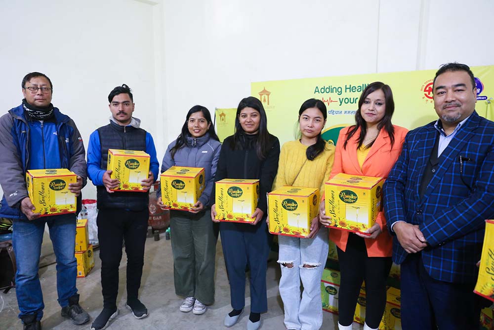 Ganapati Vanaspati gives prizes to 11 winners of ‘Ramdev Chadparva Bahar’ contest