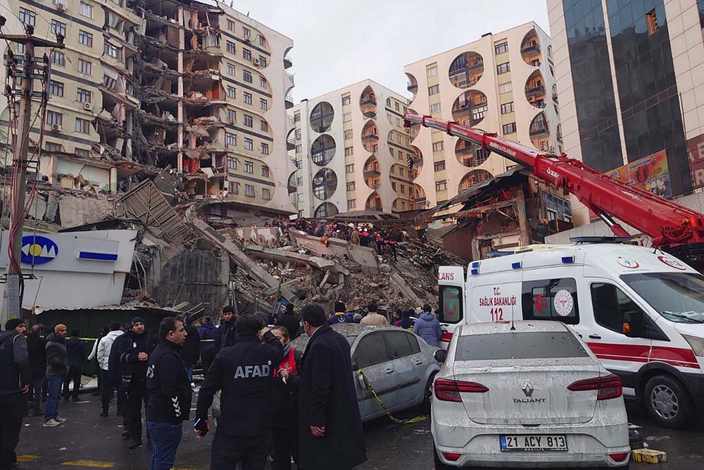 Powerful quake kills more than 230 people in Turkey, Syria