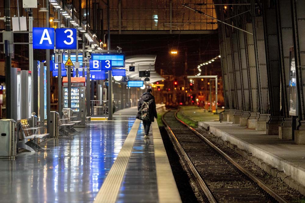 Strike over pay paralyses rail, air travel in Germany