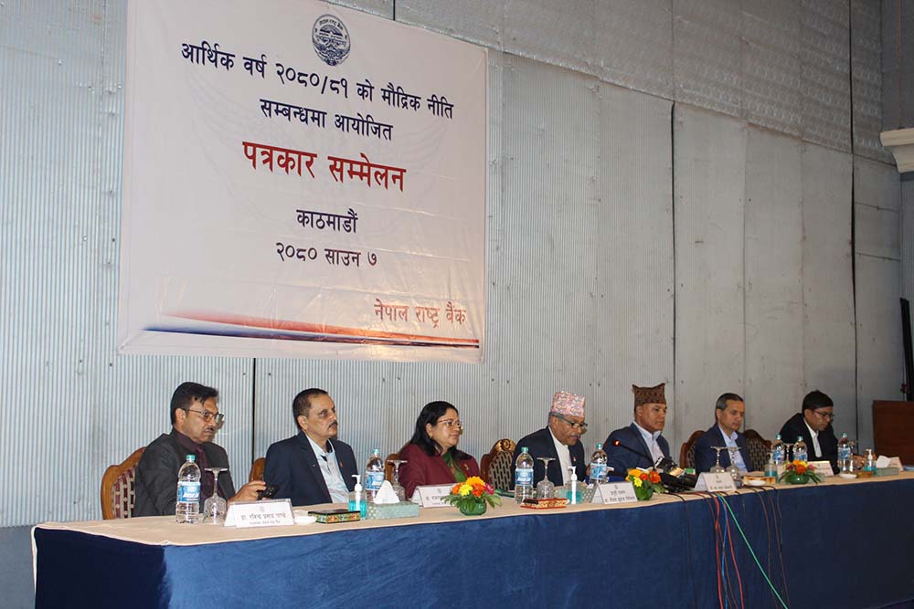Monetary policy not as expected: private sector