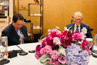 Binod Chaudhary meets Bill Gates at Philanthropy Asia Summit 2025 in Singapore  