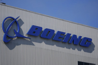 Boeing jet flies back to US as China halts deliveries over tariffs