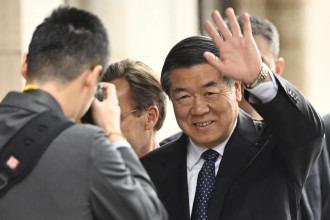 Top Chinese, US trade officials huddle in Sweden for second day of thorny talks over tariffs