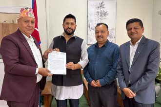 Chitwan entrepreneurs urge RSP President Lamichhane to control Narayani River erosion