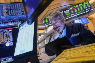 World stocks mostly gain, helped by hopes for progress in China-US trade talks