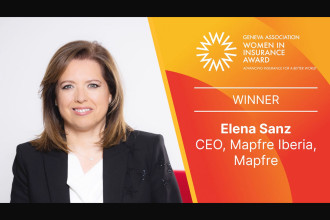 Elena Sanz receives Geneva Association Women In Insurance Award