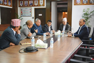 Finance minister holds talks with private sector on economic recovery