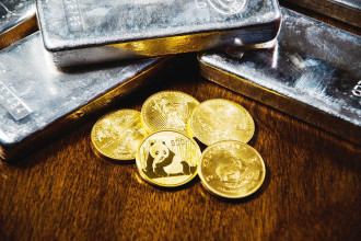 Gold price surges Rs 20,500 to new peak Rs 339,300 per tola, silver at Rs 7,505