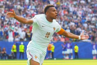 World Cup semi‑finals: four former champions, a bitter rivalry, Mbappé v Yamal and Messi v Kane