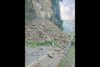 Landslide halts traffic on Narayangadh-Muglin road