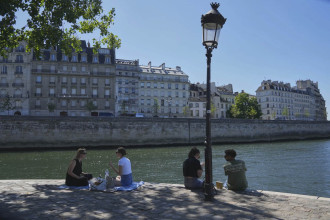 Extreme heatwaves spark climate emergencies worldwide
