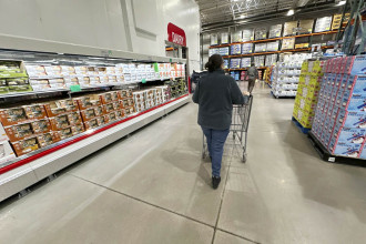 US economy contracts more than estimated in first quarter: govt