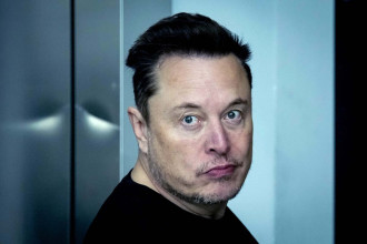 Elon Musk arrives in Bali to launch Starlink satellite internet service
