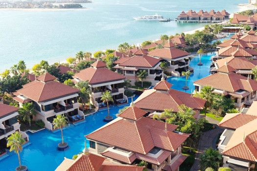 Dubai luxury hotels woo staycationers as tourists flee