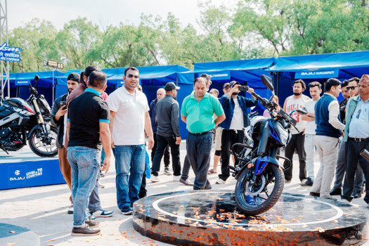 Hansraj Hulaschand & Co launches Bajaj Pulsar N160, N125 at Bajaj Grand Carnival