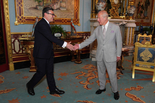 Burnham becomes new UK PM after meeting king