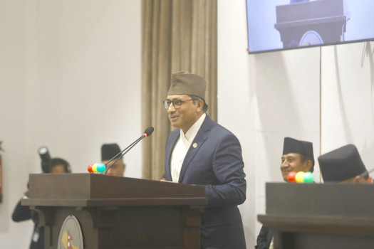 Govt does not target small investors and has clear share market policy: Finance Minister