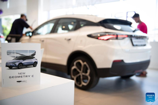 Chinese carmaker Geely launches new hybrid car in Israel