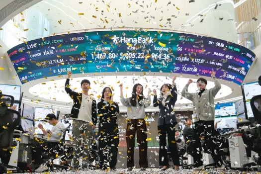 Asian shares mostly advance after Trump backs down over Greenland