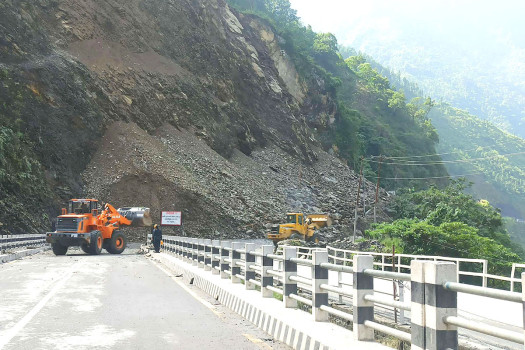 Alternative routes via Damauli offer relief to travellers stranded by Tuinkhola landslides