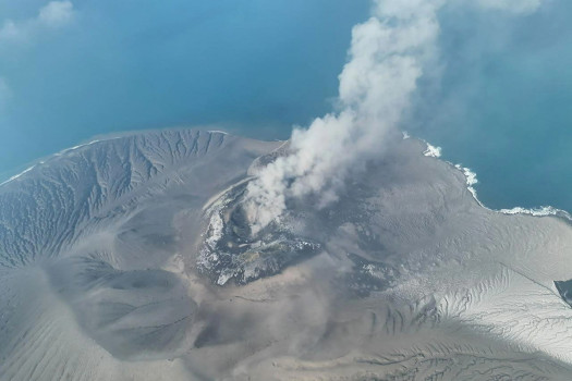 Jakarta airport extends closure after volcano eruption