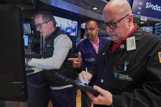 Oil prices rise following the latest fighting in the Middle East, as AI stocks sink