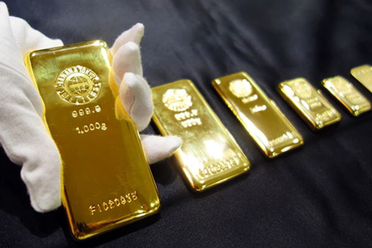 Gold Falls Slightly to Rs 314,900 per Tola; Silver Rises to Rs 5,740 on Friday