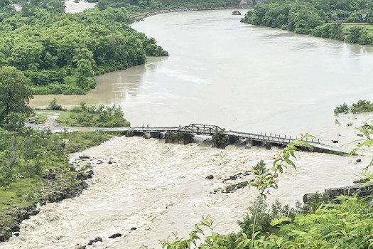 Floods, landslides obstruct six major traffic routes