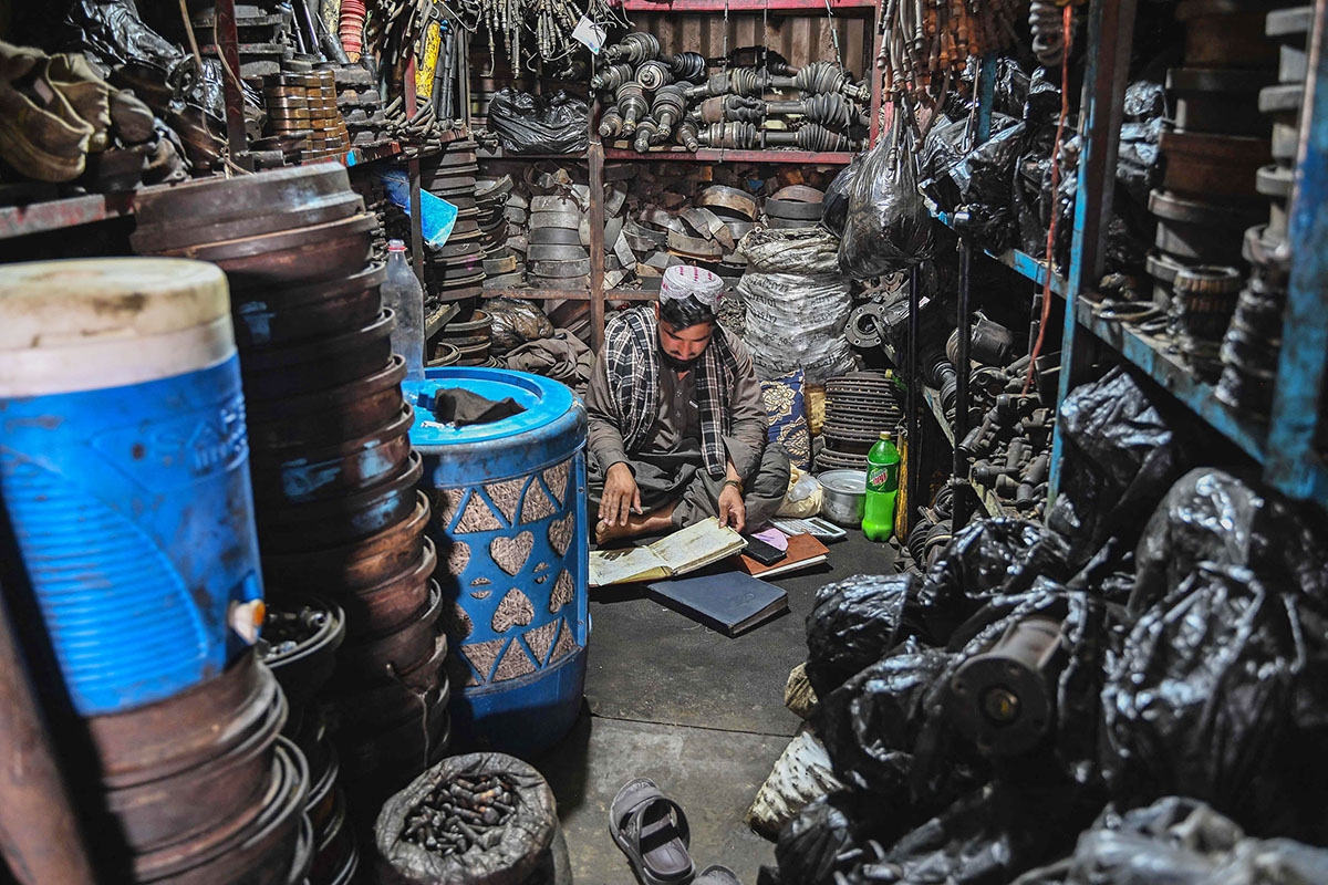 Afghan car trade screeches to a halt due to regional wars