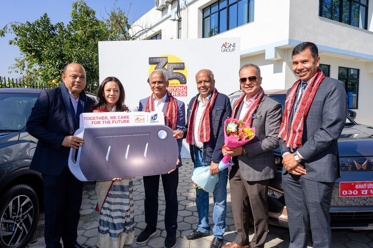 Agni Group marks 35th anniversary, hands over two Mahindra XUV400 EVs to KIOCH