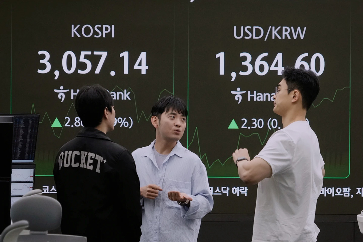 Asian shares are mostly down as Trump’s tariff deadline looms and pressure steps up