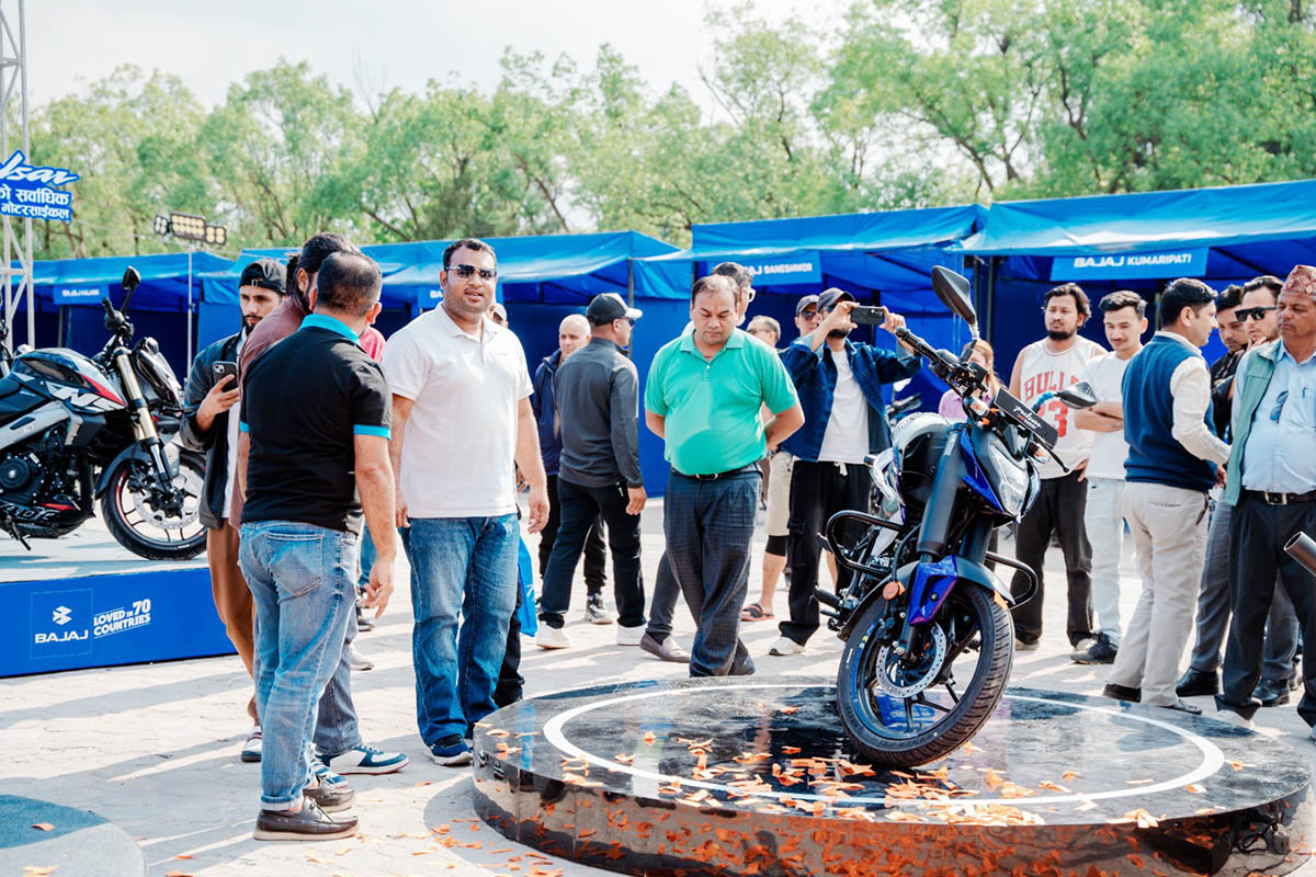 Hansraj Hulaschand & Co launches Bajaj Pulsar N160, N125 at Bajaj Grand Carnival