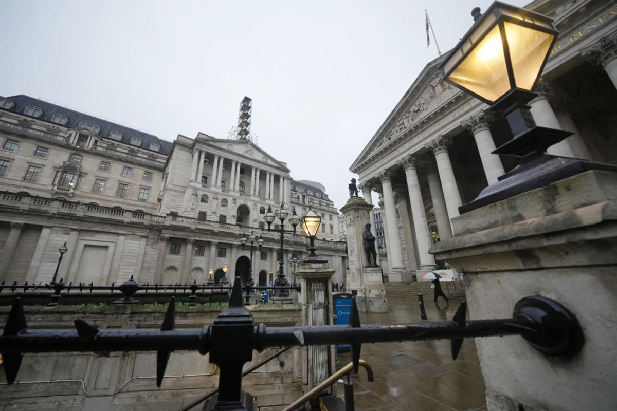 UK unemployment holds at five-year high ahead of rate call