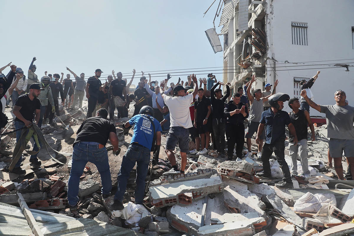 47 dead, buildings collapsed as 7.4-magnitude earthquake shakes western Colombia