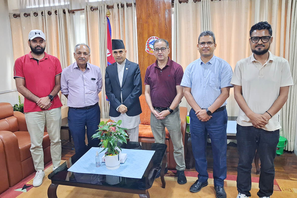 Communication Minister holds talks with Digital Media Society on media reforms