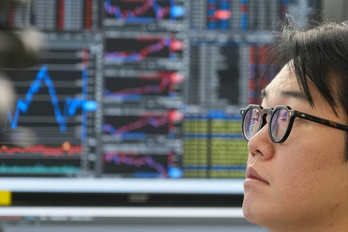 Global shares are mixed as investors await central bank rate decisions