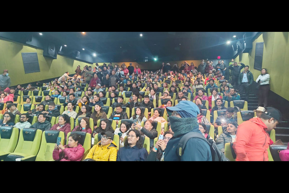 Himalayan Everest Insurance screens 'Paran' for employees and families on 32nd anniversary